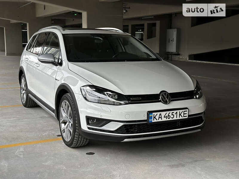 Універсал Volkswagen Golf Alltrack 2019 в Києві