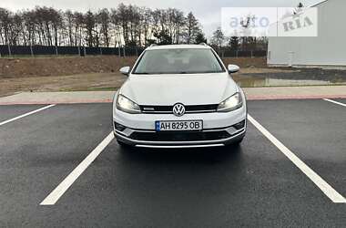 Універсал Volkswagen Golf Alltrack 2016 в Києві