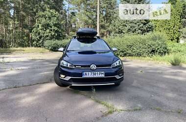 Универсал Volkswagen Golf Alltrack 2017 в Вышгороде