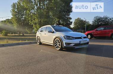 Универсал Volkswagen Golf Alltrack 2017 в Киеве