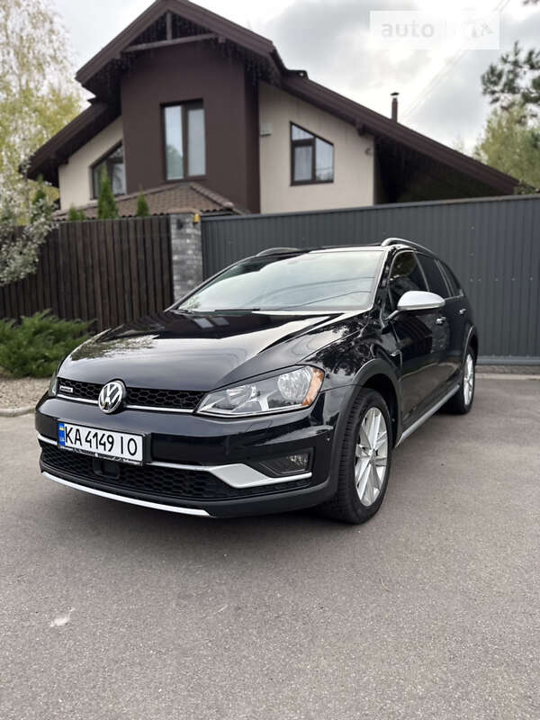 Универсал Volkswagen Golf Alltrack 2016 в Киеве