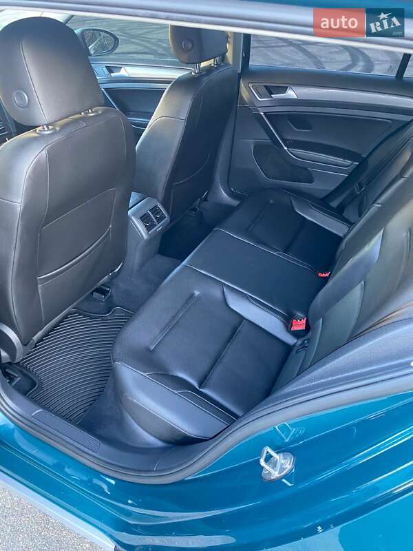 Универсал Volkswagen Golf Alltrack 2017 в Киеве