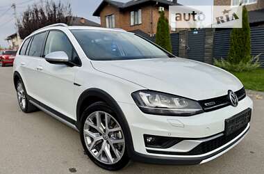 Универсал Volkswagen Golf Alltrack 2016 в Киеве