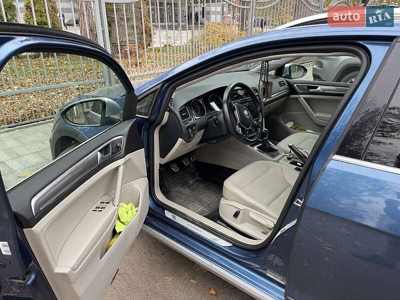 Универсал Volkswagen Golf Alltrack 2019 в Киеве