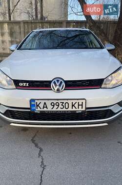 Универсал Volkswagen Golf Alltrack 2017 в Киеве