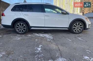 Универсал Volkswagen Golf Alltrack 2017 в Киеве