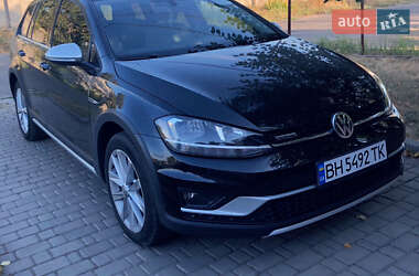 Універсал Volkswagen Golf Alltrack 2019 в Києві