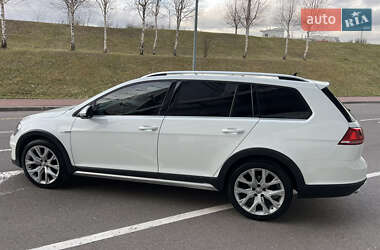 Универсал Volkswagen Golf Alltrack 2017 в Киеве