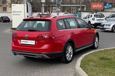 Універсал Volkswagen Golf Alltrack 2017 в 