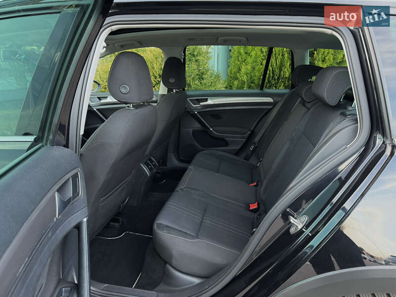 Универсал Volkswagen Golf Alltrack 2016 в Ровно