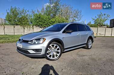 Универсал Volkswagen Golf Alltrack 2016 в Киеве