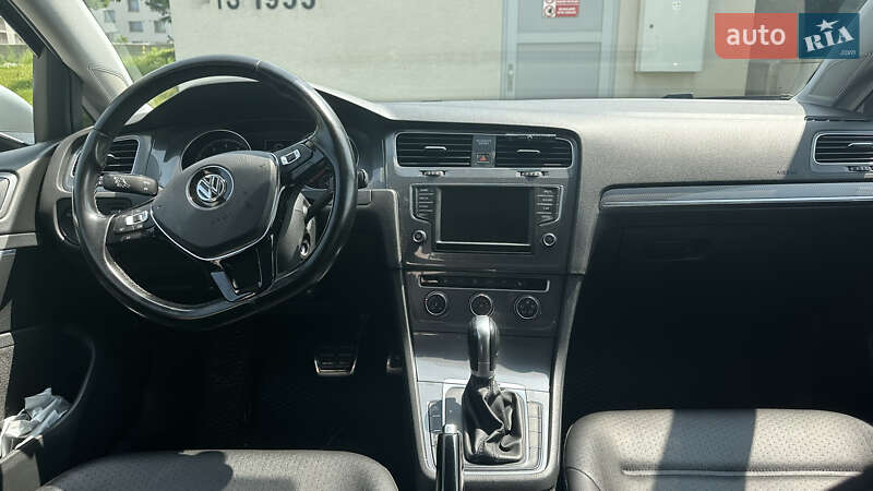 Универсал Volkswagen Golf Alltrack 2016 в Киеве