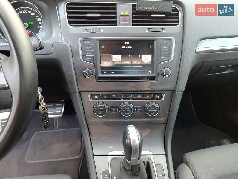 Универсал Volkswagen Golf Alltrack 2016 в Житомире