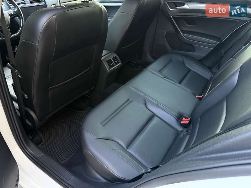 Универсал Volkswagen Golf Alltrack 2016 в Ужгороде