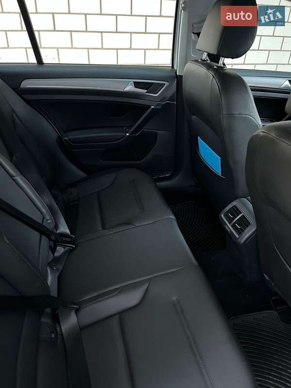 Универсал Volkswagen Golf Alltrack 2015 в Гайвороне