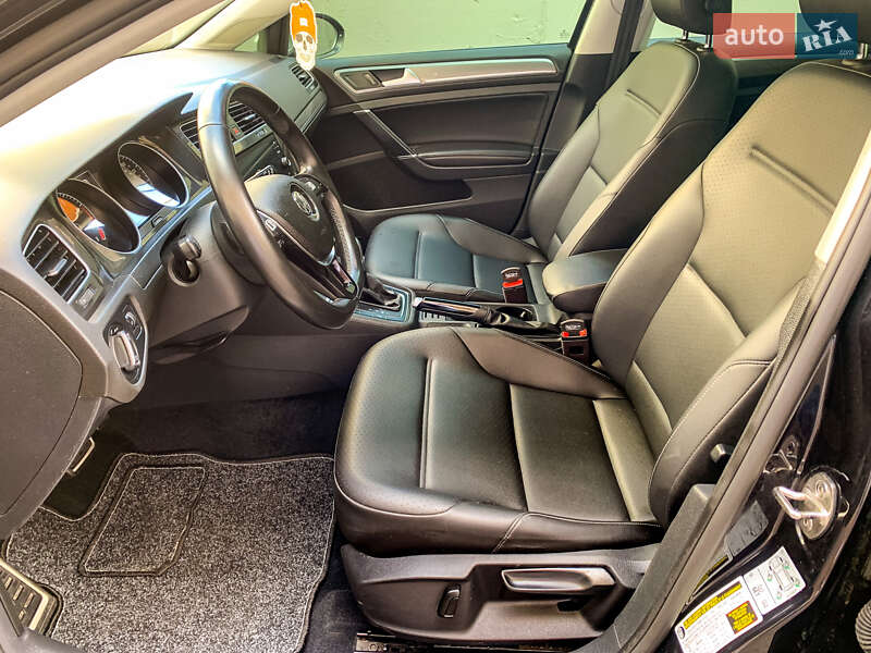 Универсал Volkswagen Golf Alltrack 2017 в Киеве