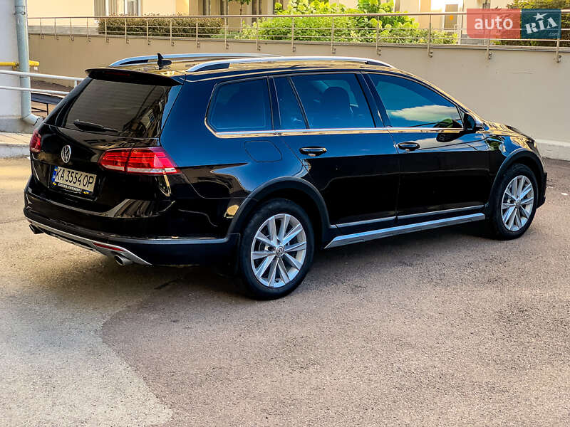 Универсал Volkswagen Golf Alltrack 2017 в Киеве