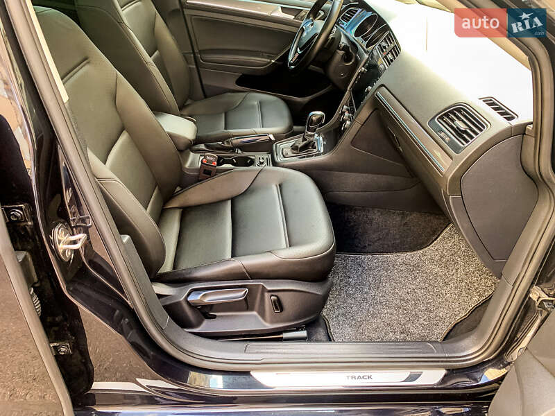 Универсал Volkswagen Golf Alltrack 2017 в Киеве