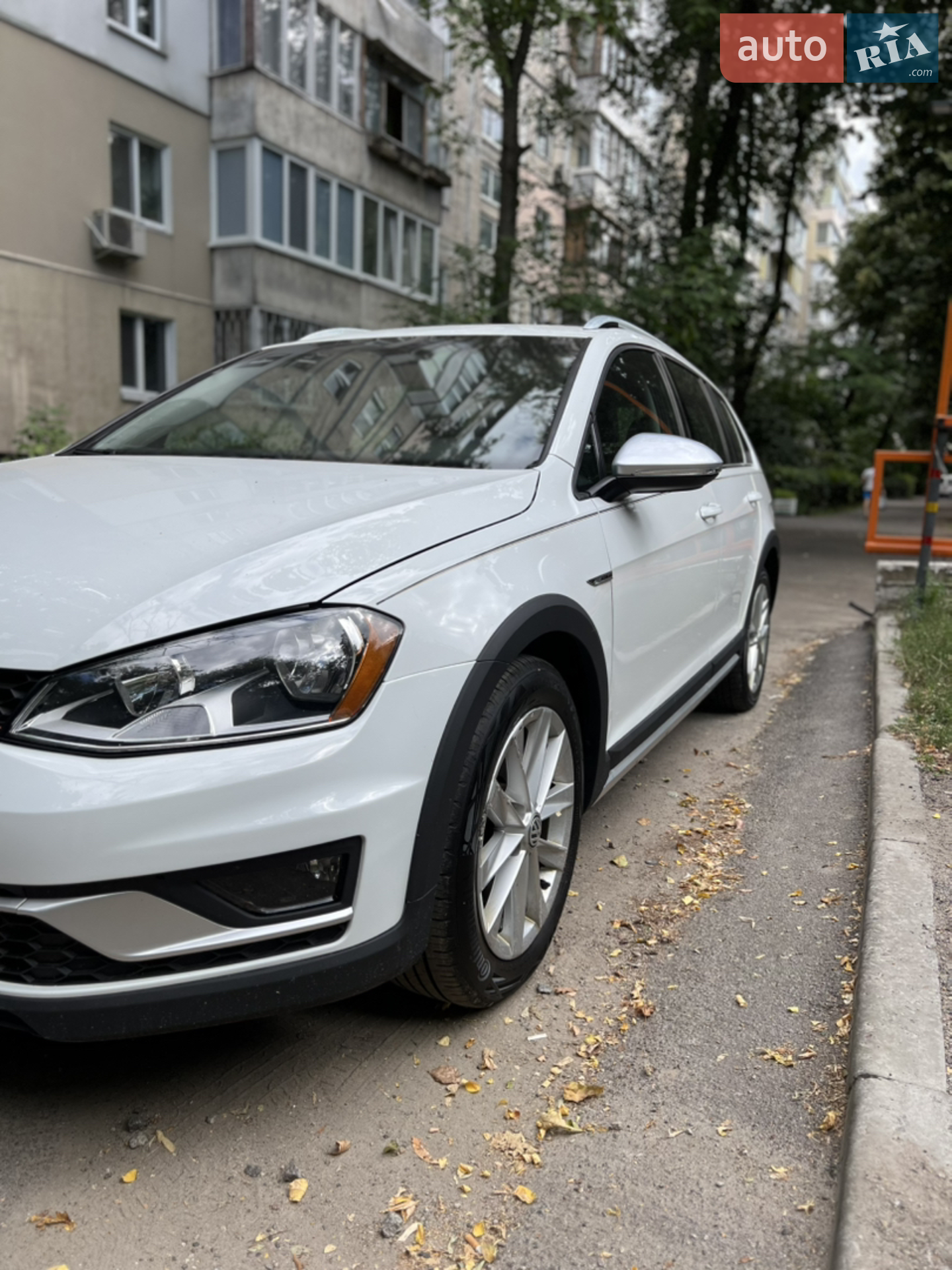 Volkswagen Golf Alltrack 2016 VIN 3VWH17AU6HM516623 фото оголошення 2 з 10