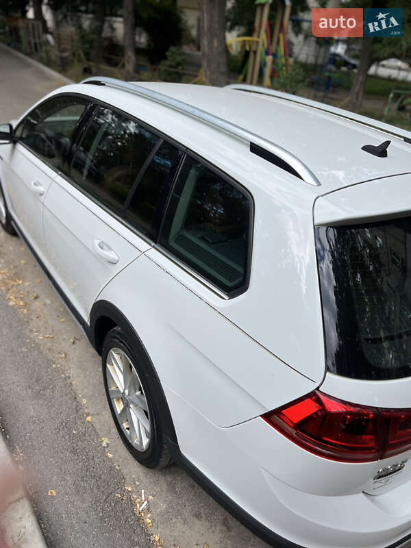 Универсал Volkswagen Golf Alltrack 2016 в Киеве