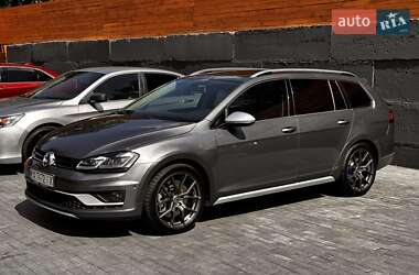Универсал Volkswagen Golf Alltrack 2016 в Киеве