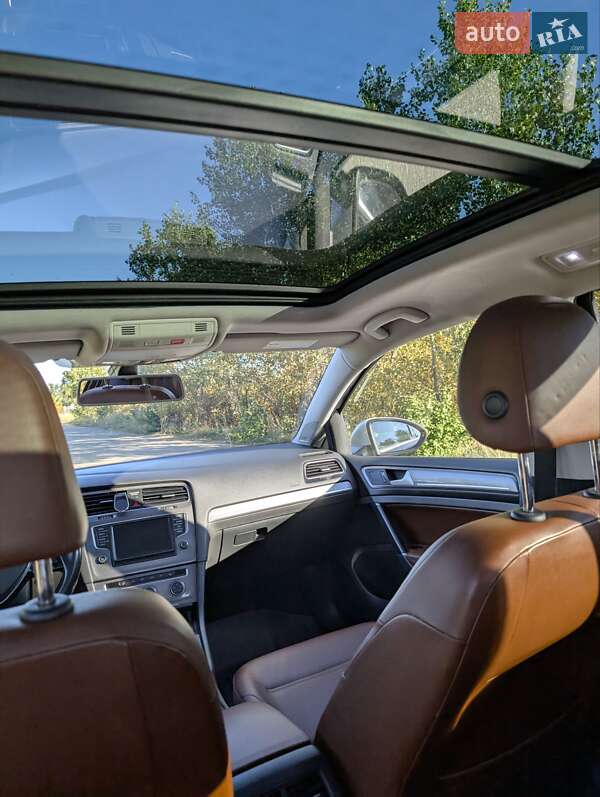 Универсал Volkswagen Golf Alltrack 2017 в Киеве