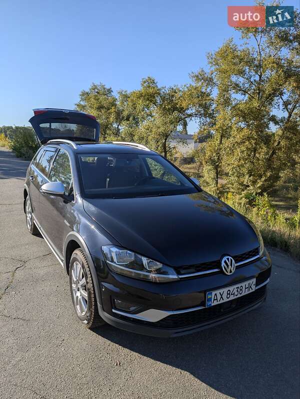 Универсал Volkswagen Golf Alltrack 2017 в Киеве