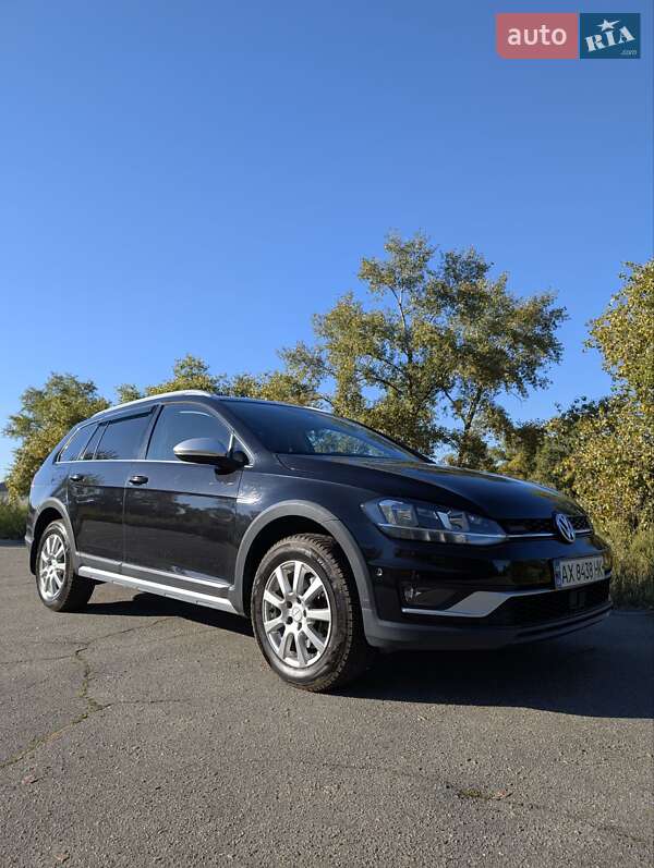 Универсал Volkswagen Golf Alltrack 2017 в Киеве