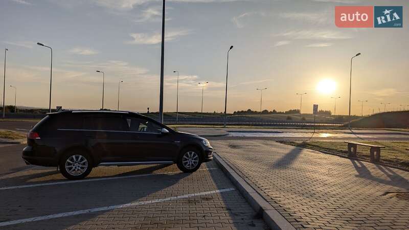 Универсал Volkswagen Golf Alltrack 2017 в Киеве