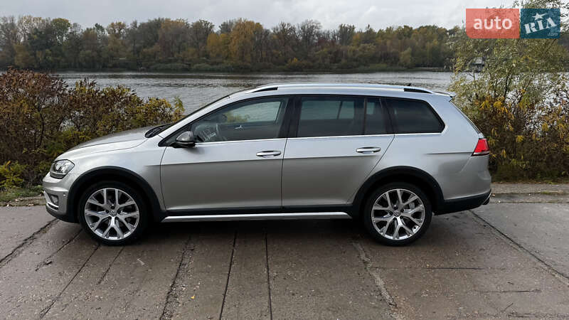 Универсал Volkswagen Golf Alltrack 2015 в Киеве