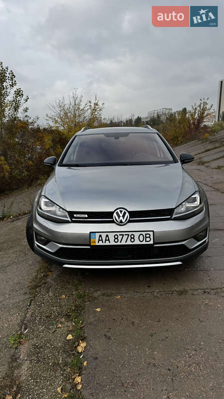Универсал Volkswagen Golf Alltrack 2015 в Киеве