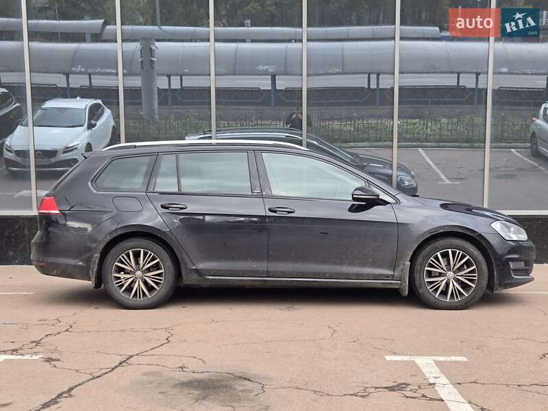 Универсал Volkswagen Golf Alltrack 2016 в Киеве