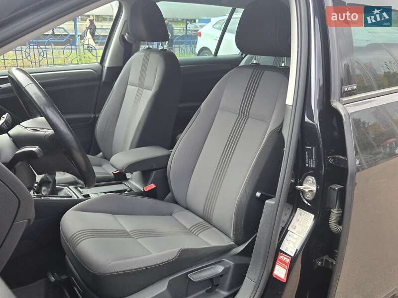 Универсал Volkswagen Golf Alltrack 2016 в Киеве