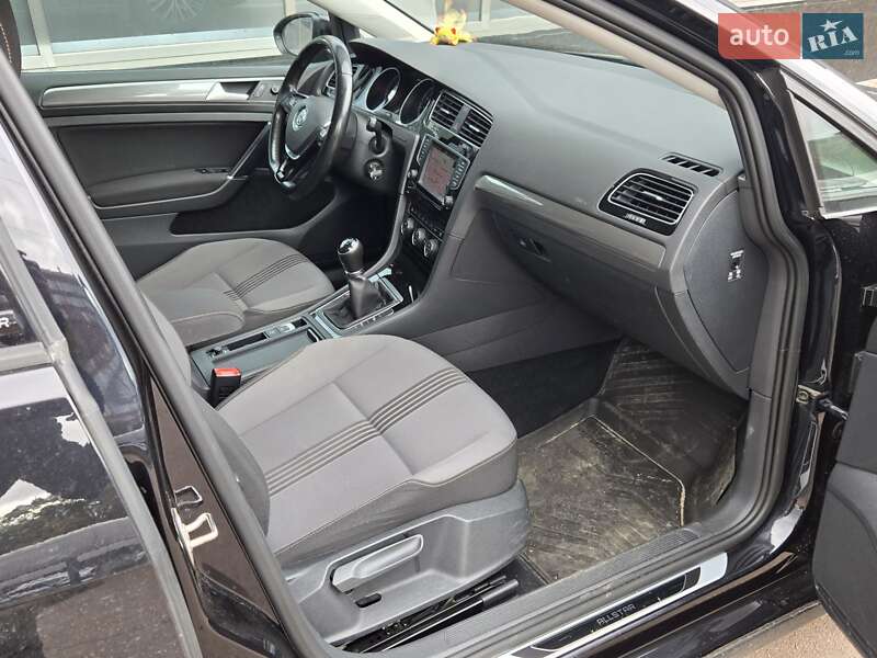 Универсал Volkswagen Golf Alltrack 2016 в Киеве