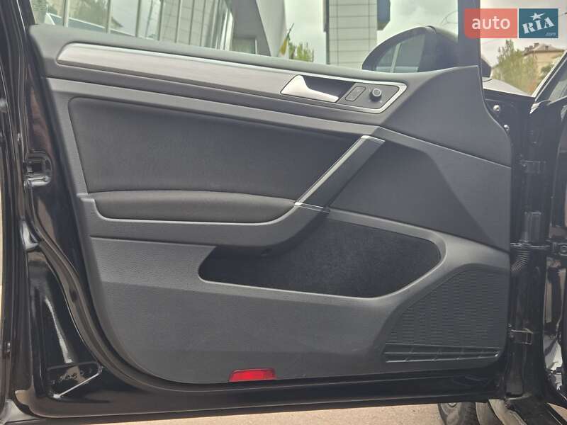 Универсал Volkswagen Golf Alltrack 2016 в Киеве