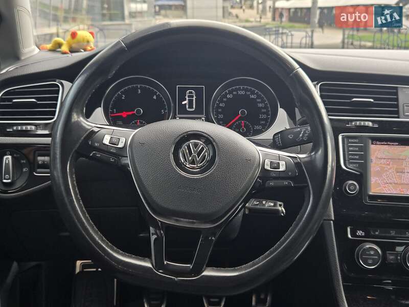 Универсал Volkswagen Golf Alltrack 2016 в Киеве
