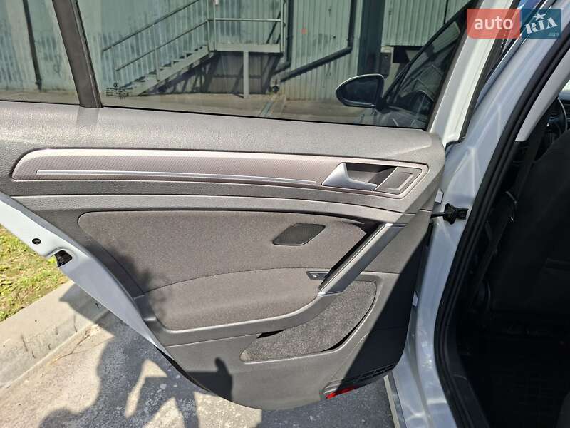 Универсал Volkswagen Golf Alltrack 2018 в Борщеве