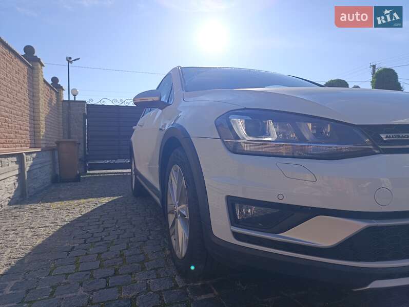 Универсал Volkswagen Golf Alltrack 2016 в Житомире
