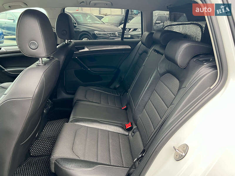 Універсал Volkswagen Golf Alltrack 2016 в Львові