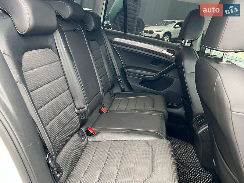 Універсал Volkswagen Golf Alltrack 2016 в Львові