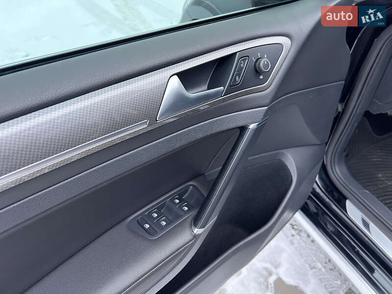 Универсал Volkswagen Golf Alltrack 2017 в Нововолынске