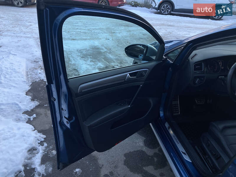 Универсал Volkswagen Golf Alltrack 2017 в Ровно