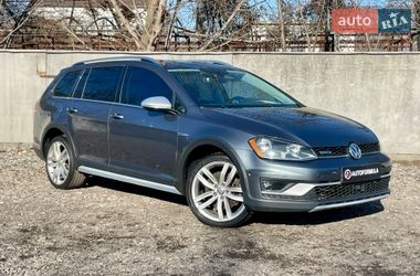 Универсал Volkswagen Golf Alltrack 2016 в Киеве