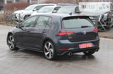 Хэтчбек Volkswagen Golf GTI 2018 в 