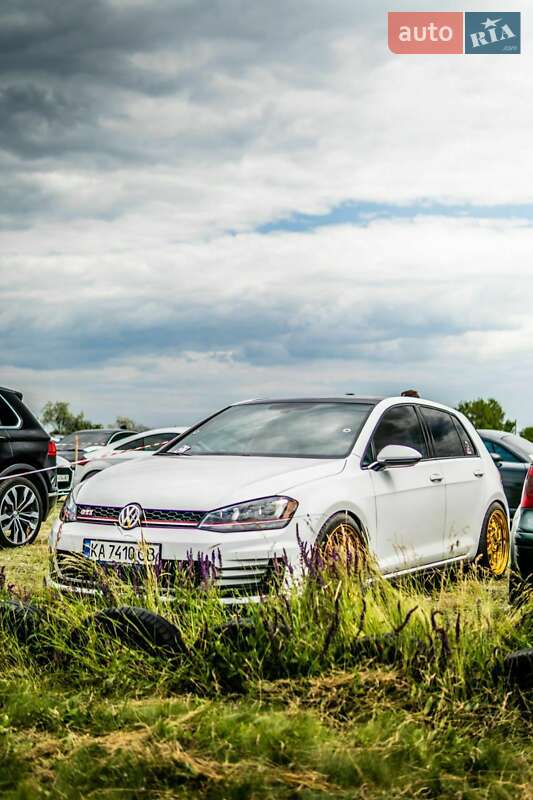 Хетчбек Volkswagen Golf GTI 2017 в Чернігові