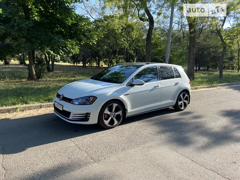 Volkswagen Golf GTI
