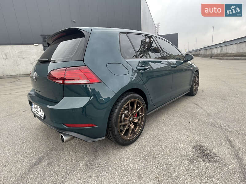 Хетчбек Volkswagen Golf GTI 2017 в Києві