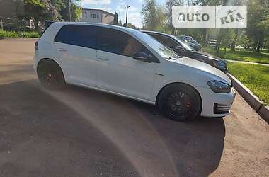 Хэтчбек Volkswagen Golf GTI 2017 в Киеве