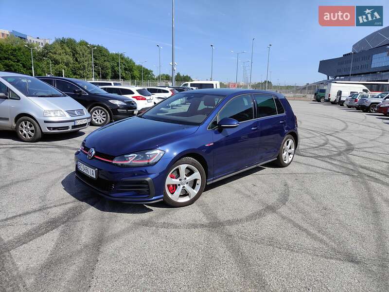 Хетчбек Volkswagen Golf GTI 2019 в 