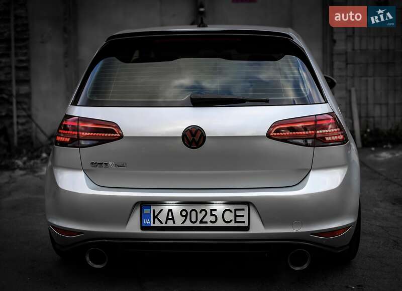 Хэтчбек Volkswagen Golf GTI 2014 в Киеве